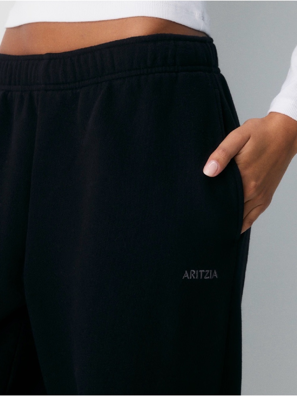 Aritzia Cozy Sweatfleece Mega Straight Sweatpants - Picture 4 of 5